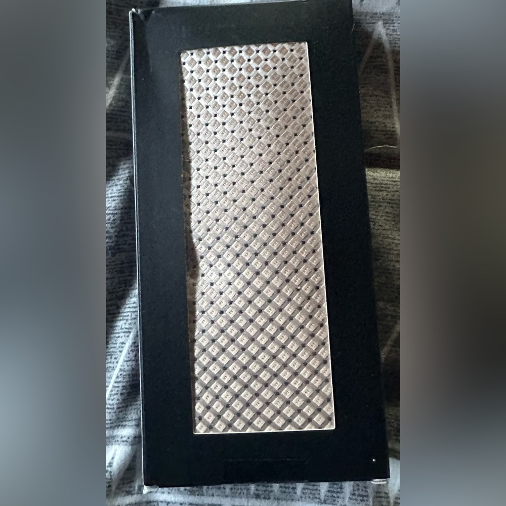 BNIB gold patterned tie, pocket square & cufflinks. - Picture 2 of 2